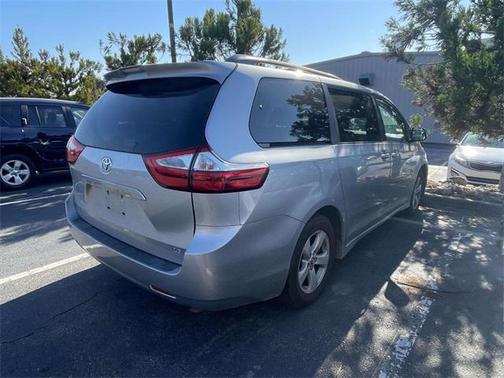 2018 Toyota Sienna LE