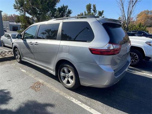 2018 Toyota Sienna LE