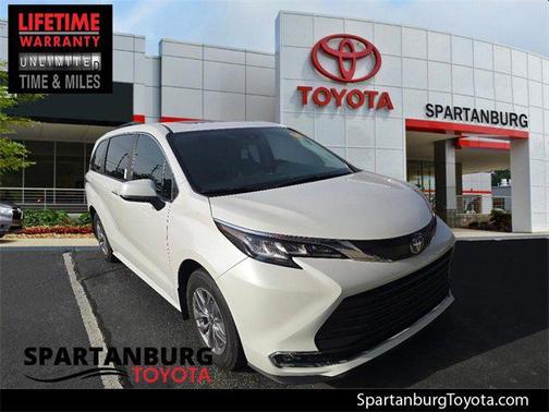 2024 Toyota Sienna XLE 8 Passenger