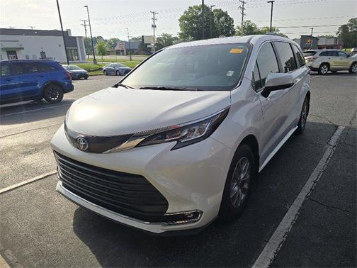2024 Toyota Sienna XLE 8 Passenger