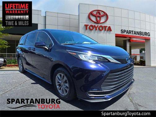2023 Toyota Sienna LE