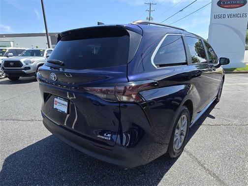2023 Toyota Sienna LE