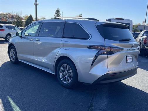 2024 Toyota Sienna XLE