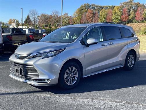 2024 Toyota Sienna XLE