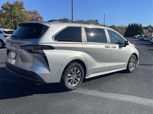 2024 Toyota Sienna XLE