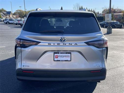 2024 Toyota Sienna XLE