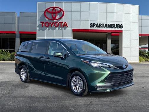 2025 Toyota Sienna LE