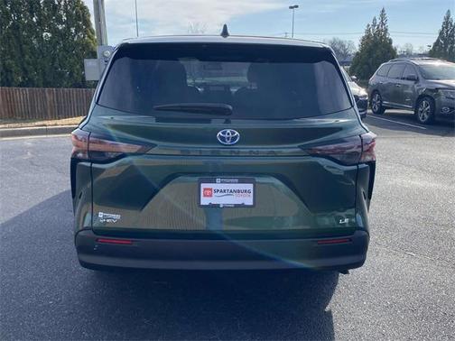 2025 Toyota Sienna LE