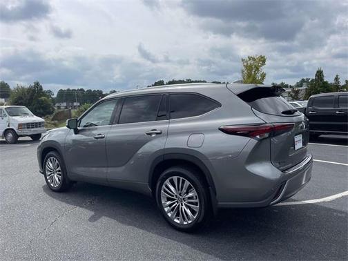 2025 Toyota Highlander Platinum