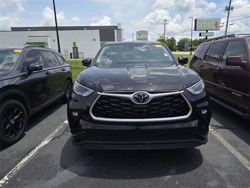 2022 Toyota Highlander LE