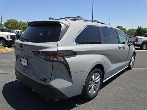 2023 Toyota Sienna Woodland Edition