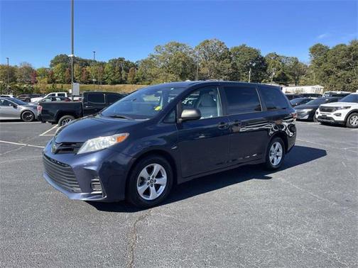 2019 Toyota Sienna SE