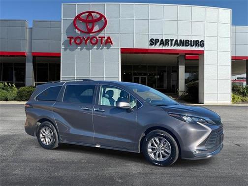 2024 Toyota Sienna XLE