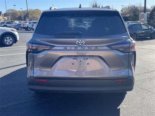 2024 Toyota Sienna XLE
