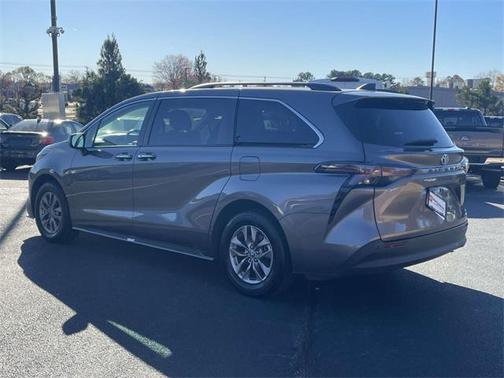 2024 Toyota Sienna XLE