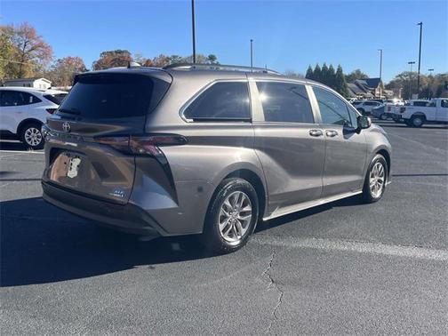 2024 Toyota Sienna XLE