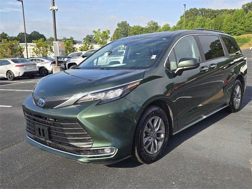 2024 Toyota Sienna XLE 8 Passenger