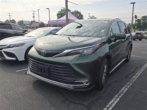 2024 Toyota Sienna XLE 8 Passenger