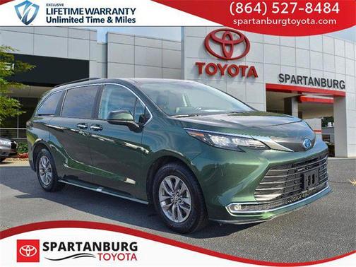 2024 Toyota Sienna XLE 8 Passenger