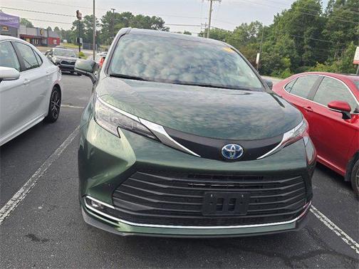 2024 Toyota Sienna XLE 8 Passenger