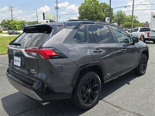 2022 Toyota RAV4 Hybrid SE