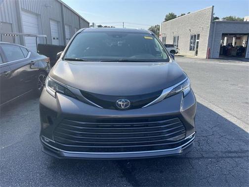 2021 Toyota Sienna Limited 7-Passenger