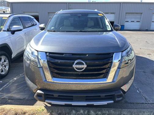 2025 Nissan Pathfinder SL FWD