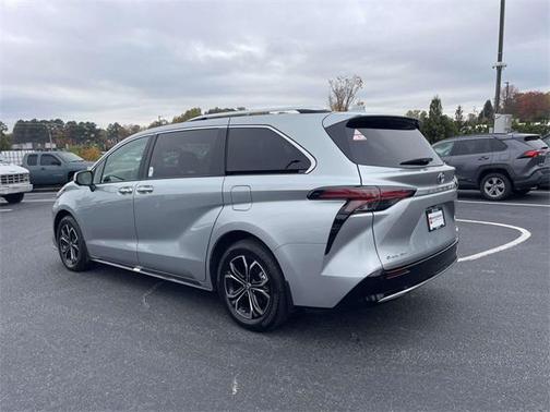 2025 Toyota Sienna Platinum