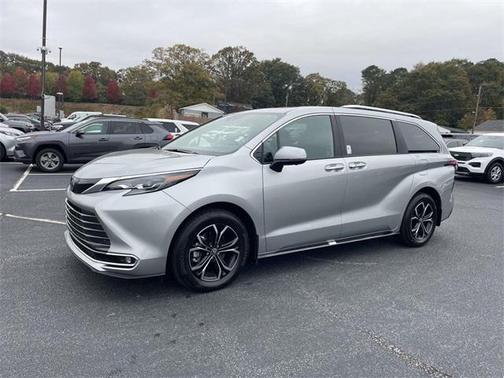 2025 Toyota Sienna Platinum