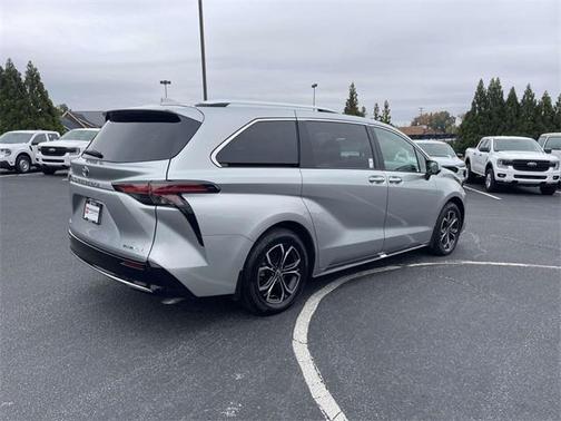2025 Toyota Sienna Platinum