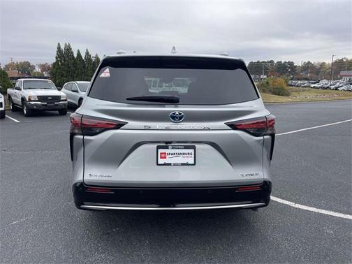 2025 Toyota Sienna Platinum