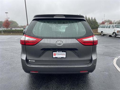 2017 Toyota Sienna SE