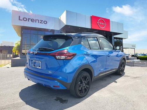 2022 Nissan Kicks SR