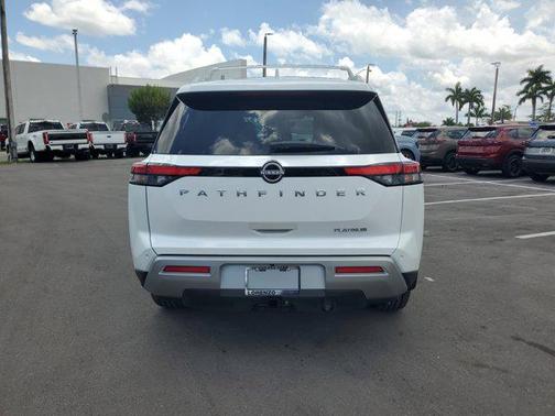 2025 Nissan Pathfinder Platinum FWD