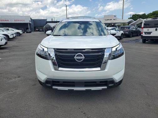 2025 Nissan Pathfinder Platinum FWD