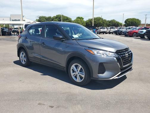 2025 Nissan Kicks S