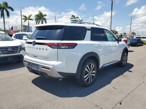2025 Nissan Pathfinder Platinum FWD