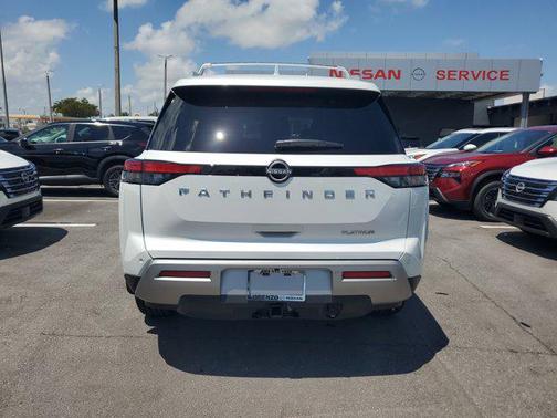 2025 Nissan Pathfinder Platinum FWD