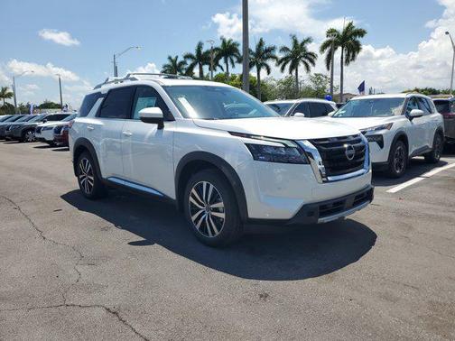 2025 Nissan Pathfinder Platinum FWD