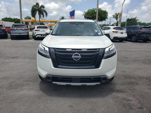 2023 Nissan Pathfinder SL 4WD