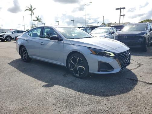 2025 Nissan Altima SR FWD