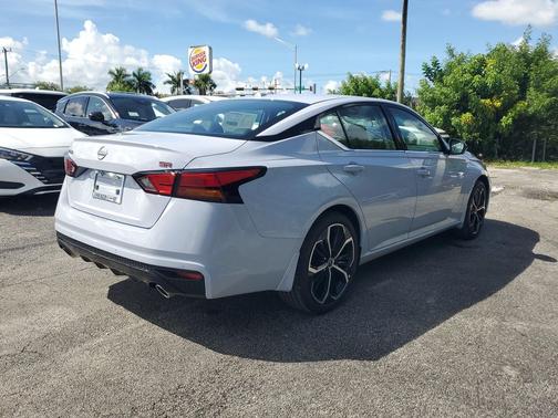 2025 Nissan Altima SR FWD