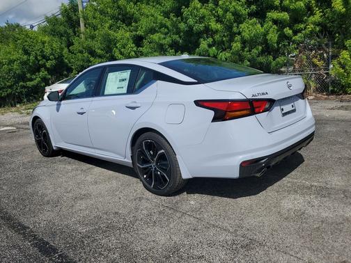 2025 Nissan Altima SR FWD