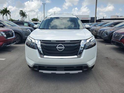 2025 Nissan Pathfinder SL FWD