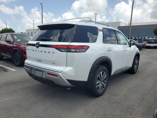 2025 Nissan Pathfinder SL FWD