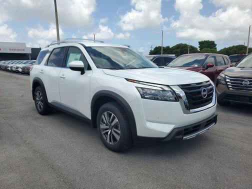 2025 Nissan Pathfinder SL FWD