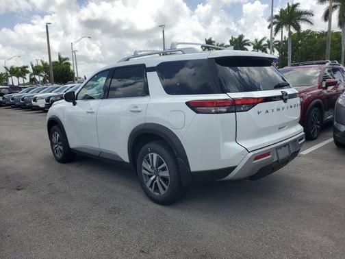 2025 Nissan Pathfinder SL FWD