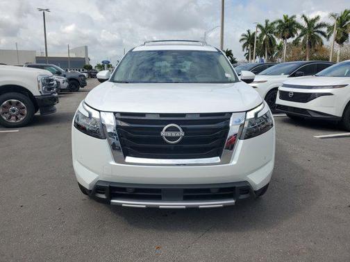 2025 Nissan Pathfinder Platinum FWD