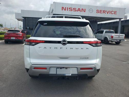 2025 Nissan Pathfinder Platinum FWD