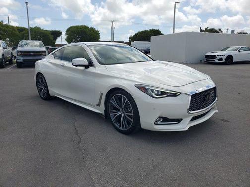 2022 INFINITI Q60 LUXE